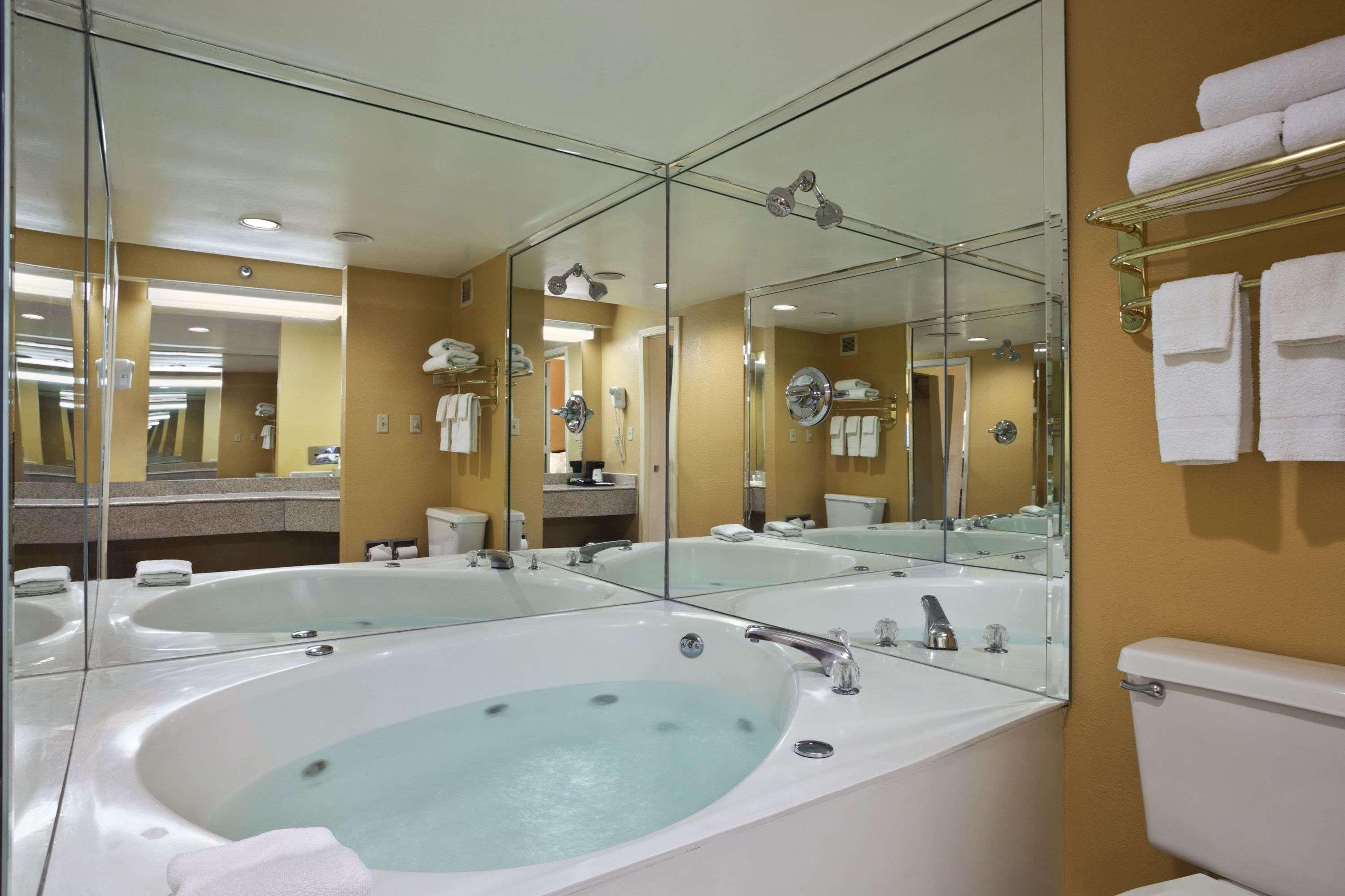 Days By Wyndham Airport East Hotel 2*