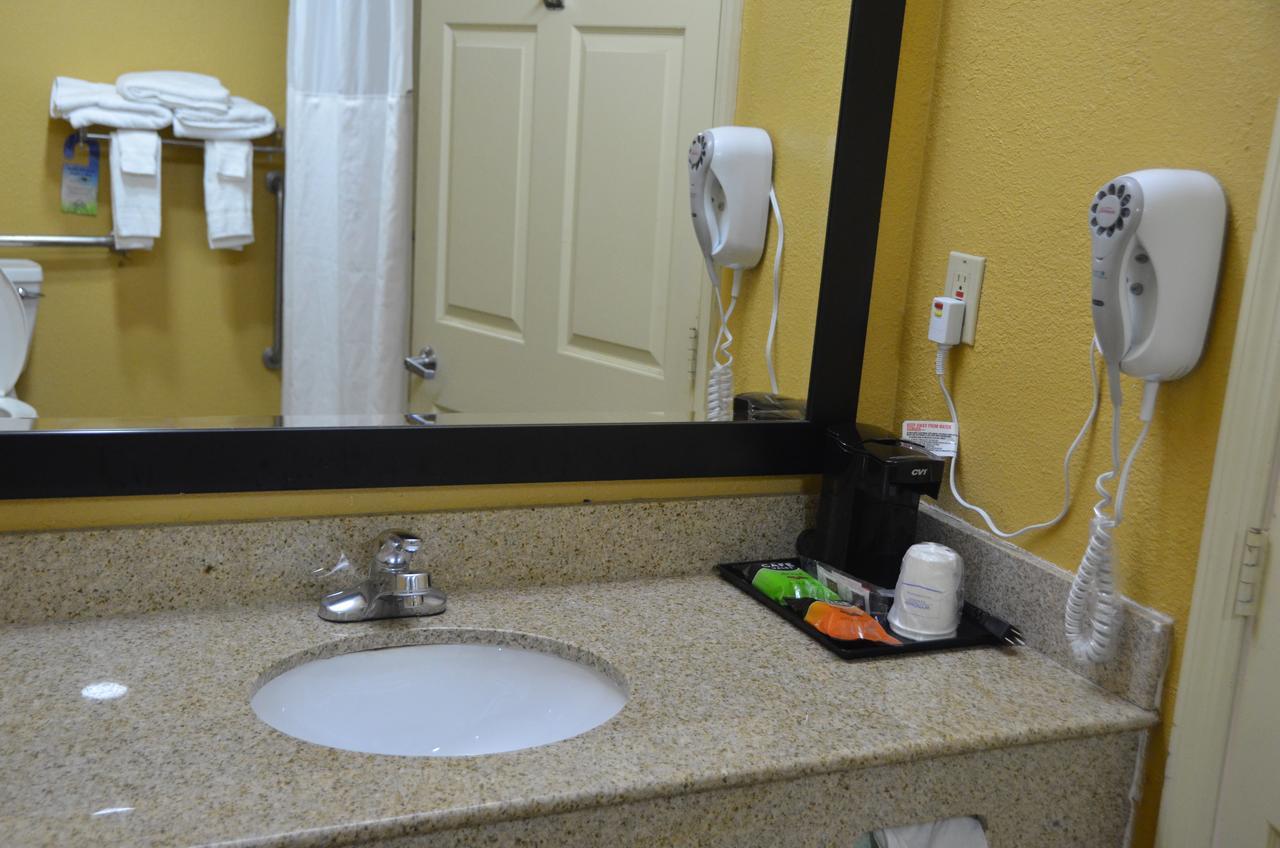 Hotel Days By Wyndham Airport East